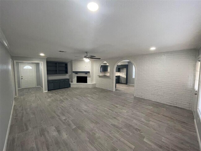 Building Photo - 28918 Savannah Dr