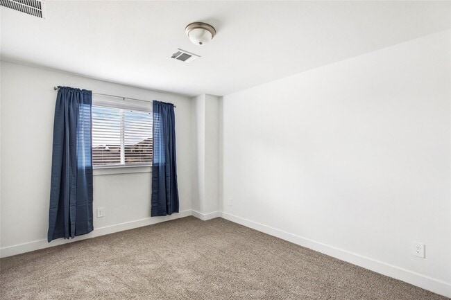 Foto del edificio - 423 Black Walnut Dr