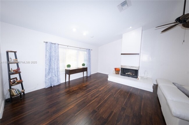 Foto del edificio - 13331 NW 10th St