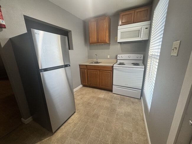 Building Photo - 106 N Carter St