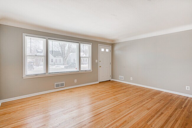 Building Photo - 5422 S 28th Ave