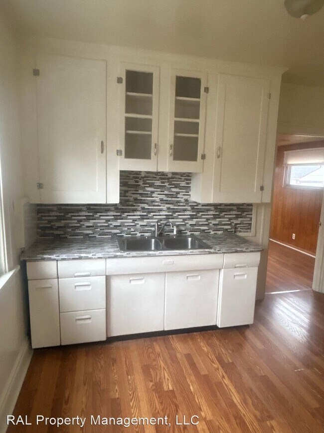 Building Photo - 3 br, 1 bath House - 1278 E 167th St