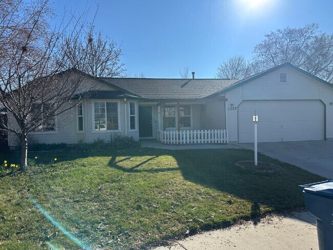 Foto del edificio - 1328 Goldenrod Pl