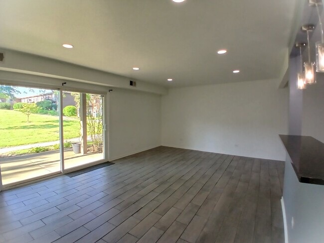 Building Photo - 2300 Beau Monde Ln