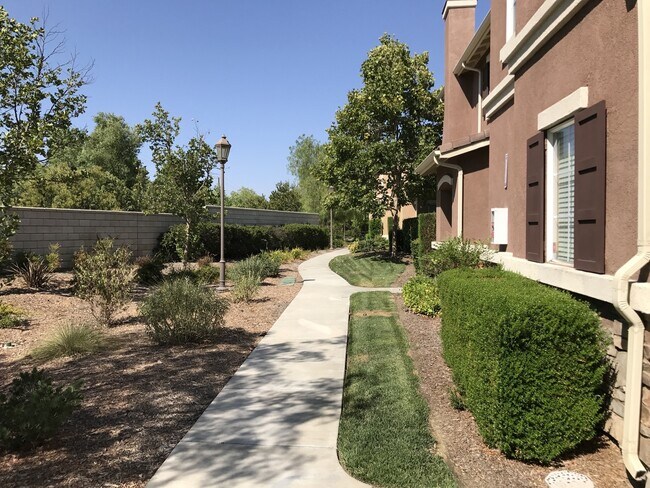 Foto del edificio - Cute, Clean and Cozy 3 Bedroom Condo w/Attached 2 Car Garage in Murrieta