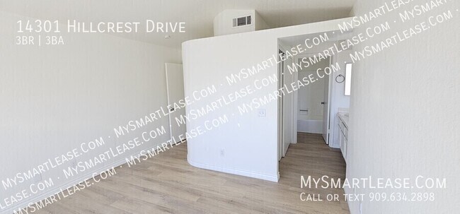 Foto del edificio - 14301 Hillcrest Dr