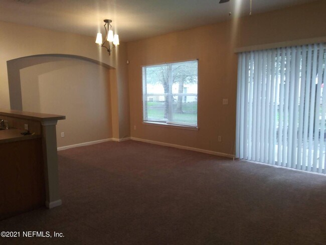 Foto del edificio - 5260 Collins Rd