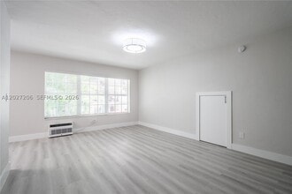 Building Photo - 2418 Flamingo Dr