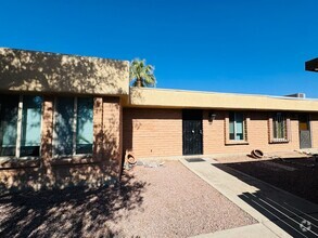Building Photo - 660 S Pantano Rd