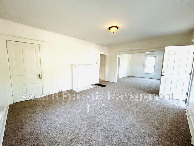 Building Photo - 1006 Rockway Dr