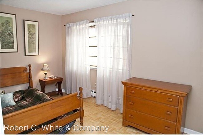 Building Photo - 820 Matthews St