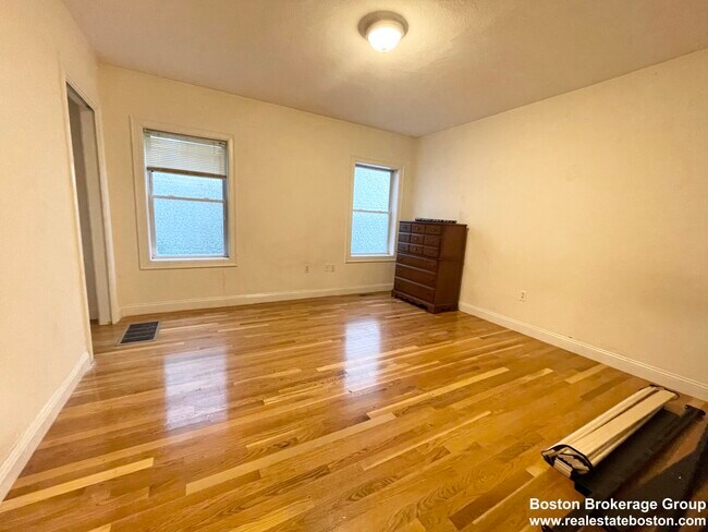 Foto del edificio - 128 Hillside St