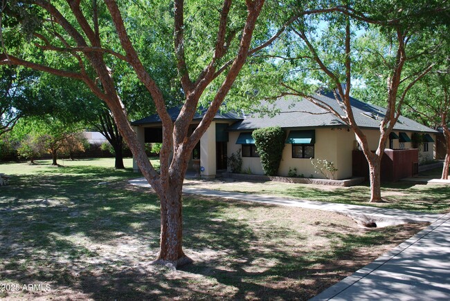 Building Photo - 1420 E Branham Ln