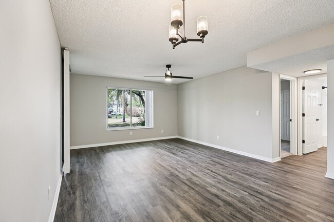 Foto del edificio - Lakeside Glen Apartments