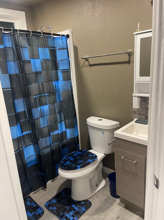 Building Photo - 2529 Crommelin Ave