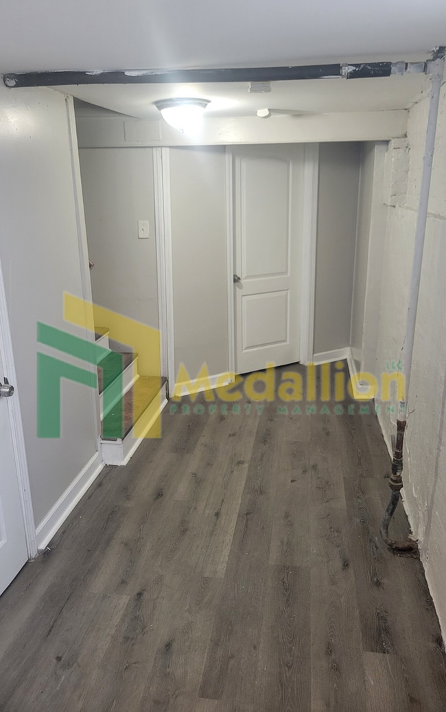 Building Photo - Stunning remodeled  3 bed/ 2 bath townhous...