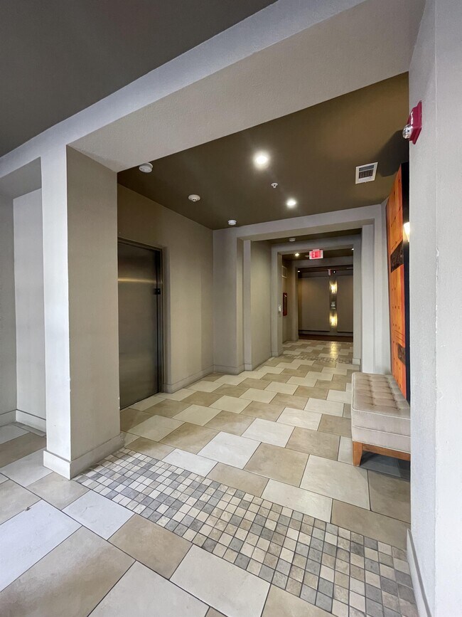 Foto del edificio - 7342 Oak Manor Dr