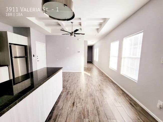 Building Photo - 3911 Valeria St