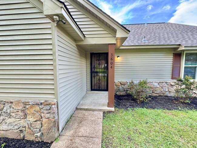 Building Photo - 3804 Walsingham Dr