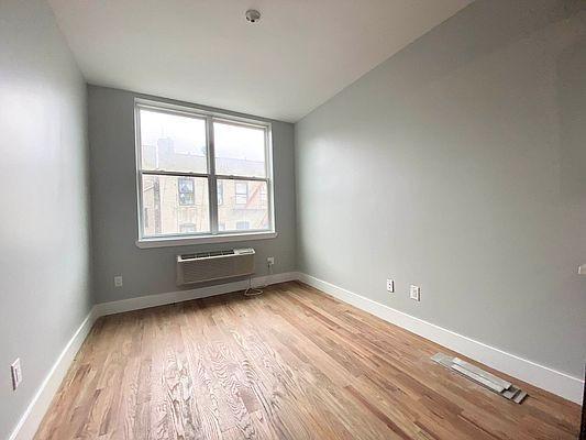 Foto principal - 2 bedroom in BRONX NY 10460