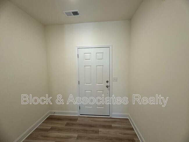 Foto del edificio - 139 Hyacinth Ln