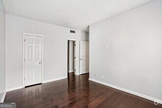 Building Photo - 709 Ivy Green Ln SE