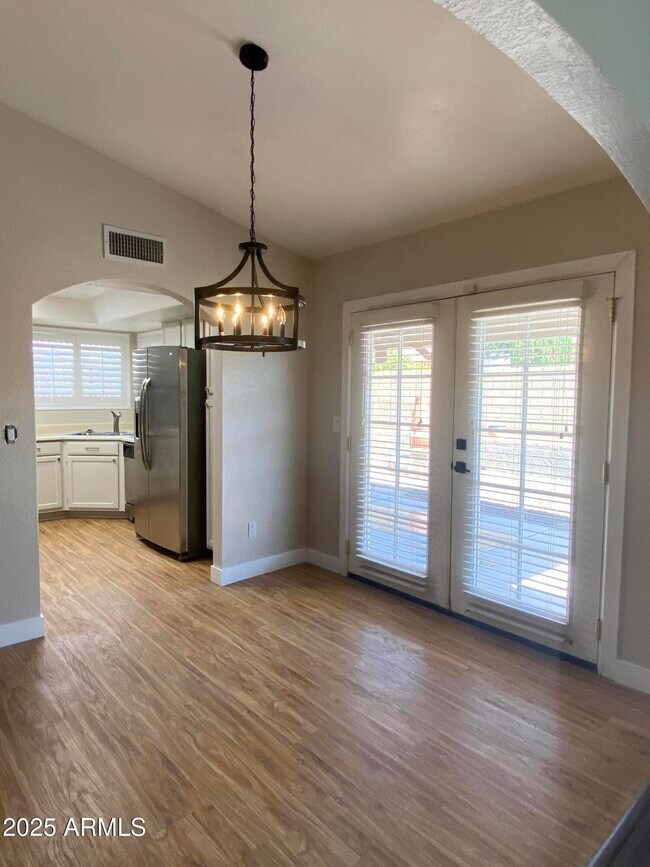 Foto del edificio - 6438 W Mountain View Rd