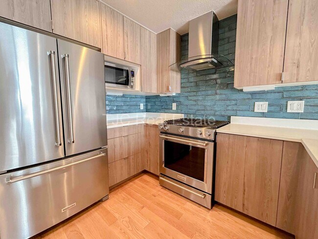 Foto del edificio - 4919 Lowell Blvd