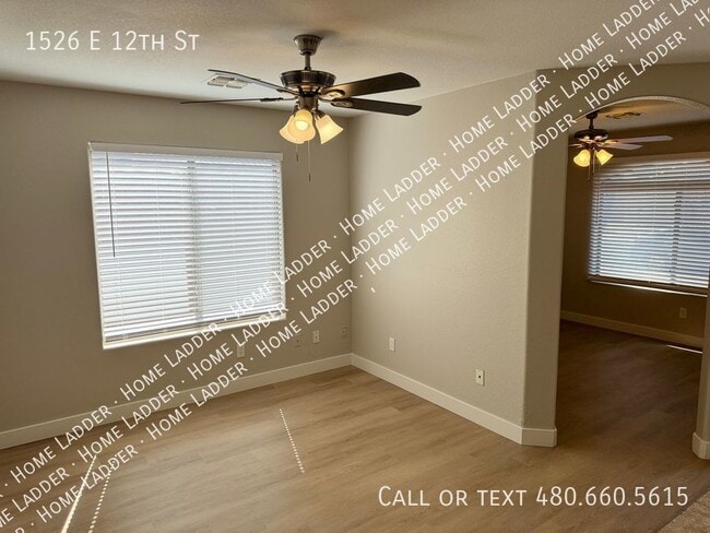 Building Photo - 1526 E 12th St - Awesome Layout - 4 Bedroo...