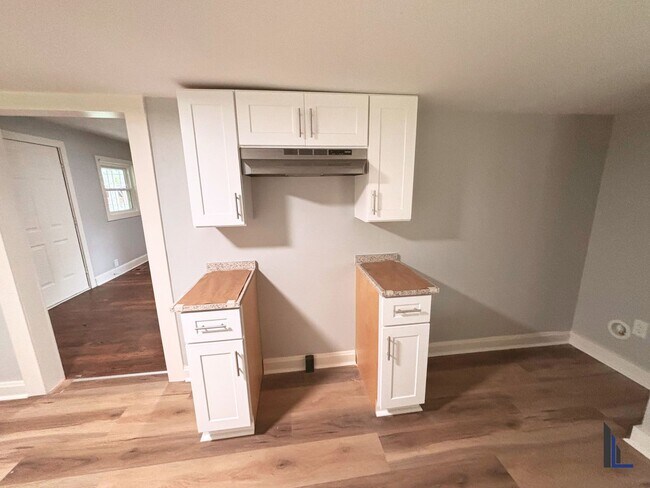 Foto del edificio - For Rent: 3BR/2BA Home Near Cherrydale – $...
