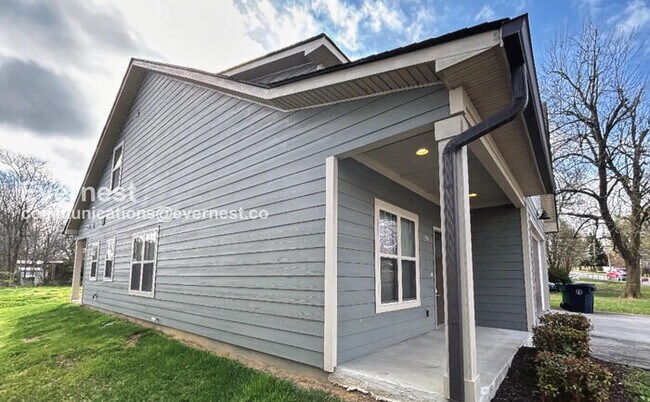 Foto del edificio - Spacious 3 Bed, 2.5 Bath Home with 2 Car Garage