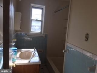 Primary Photo - 1035 Ward St