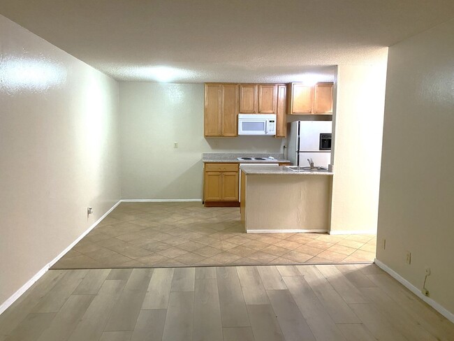 Building Photo - 1br Condo near Lake Merritt!