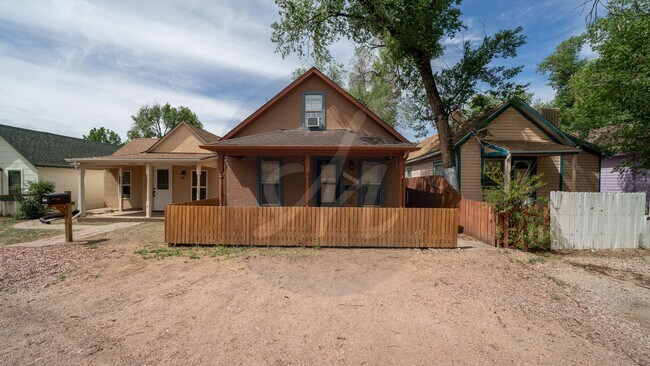 Building Photo - Charming Rancher in OCC