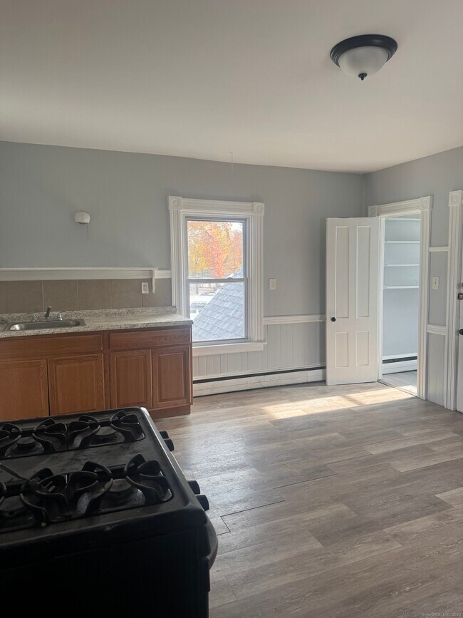 Foto del edificio - 265 Burnside Ave