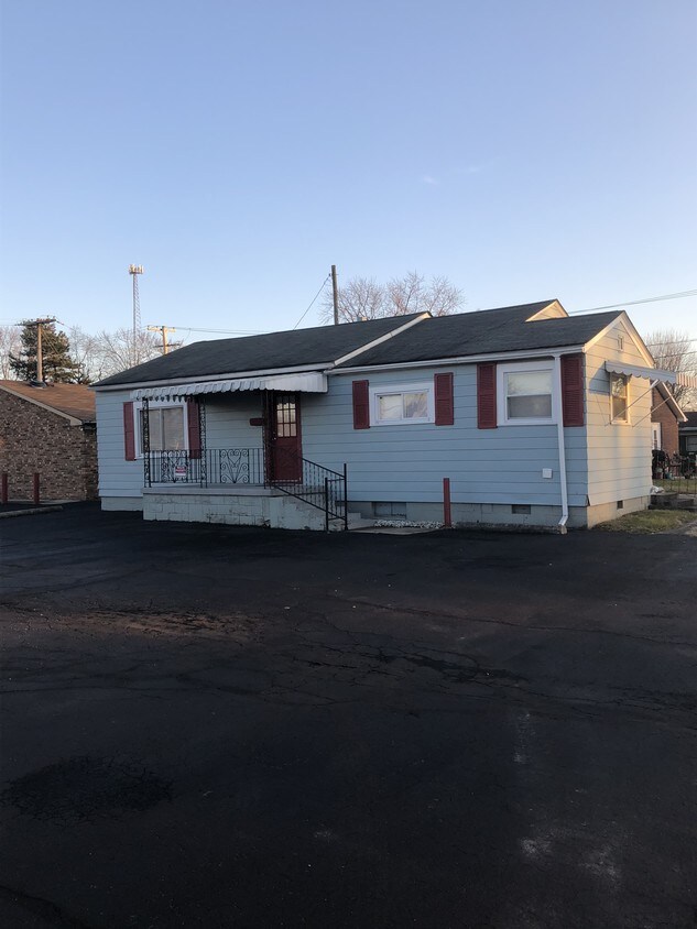 1305 W Main St, Greenfield, IN 46140 House Rental in Greenfield, IN