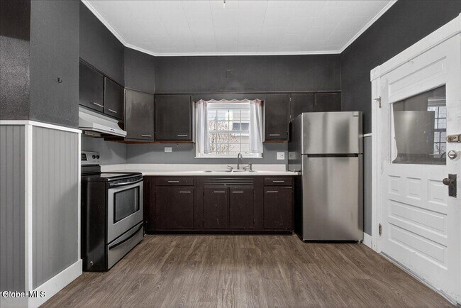 Building Photo - 415 Broadway