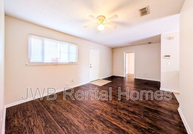 Building Photo - 4503 Melvin Cir W