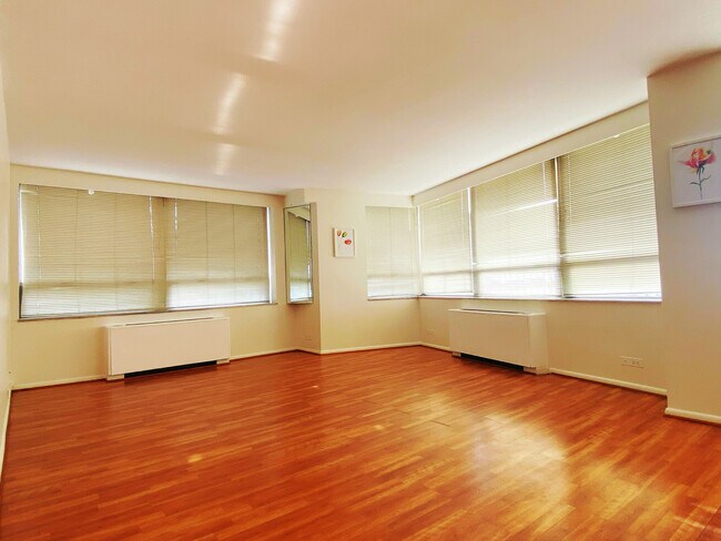 Foto del edificio - 5701 N Sheridan Rd