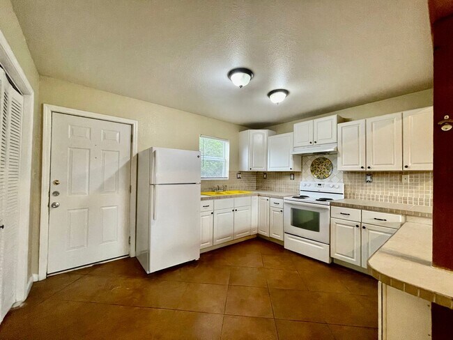 Foto del edificio - Private Hill Country Home Near Canyon Lake...