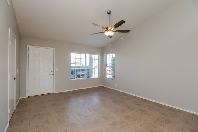 Foto del edificio - 7767 W Flynn Ln