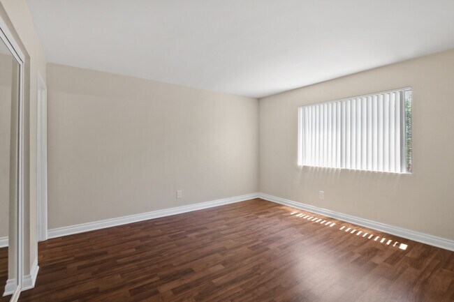 Foto del edificio - Emerald Court Apartments