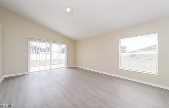 Building Photo - 302 SE 18th Terrace