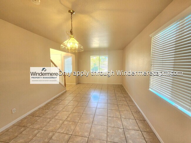 Building Photo - Gorgeous Home in Natomas!