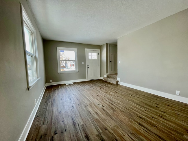 Building Photo - 712 1st Ave S