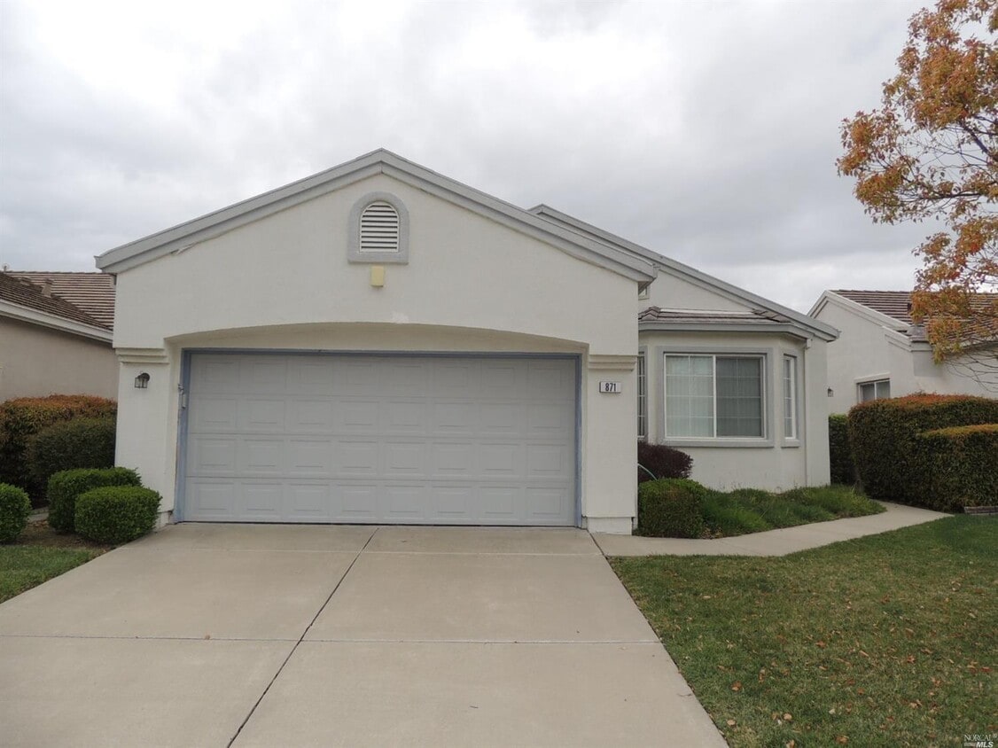 Primary Photo - 871 Inverness Dr