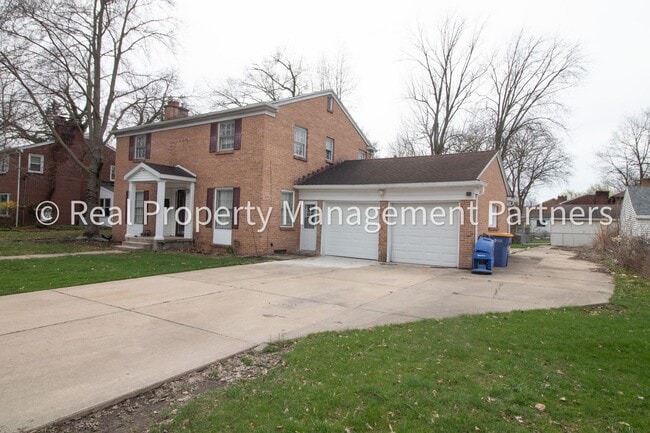 Building Photo - 1 Room for Rent in a 6-Bedroom Student Hom...