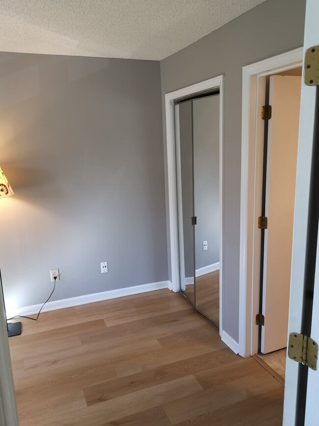Small bedroom - 2535 Stockbridge Dr