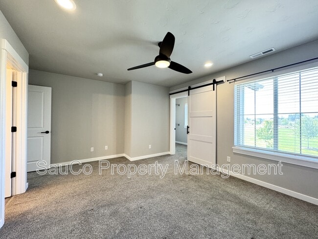 Foto del edificio - 5531 SE Logan Ln