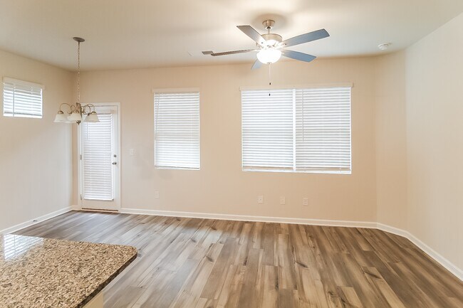 Building Photo - 2870 Saratoga Lake View